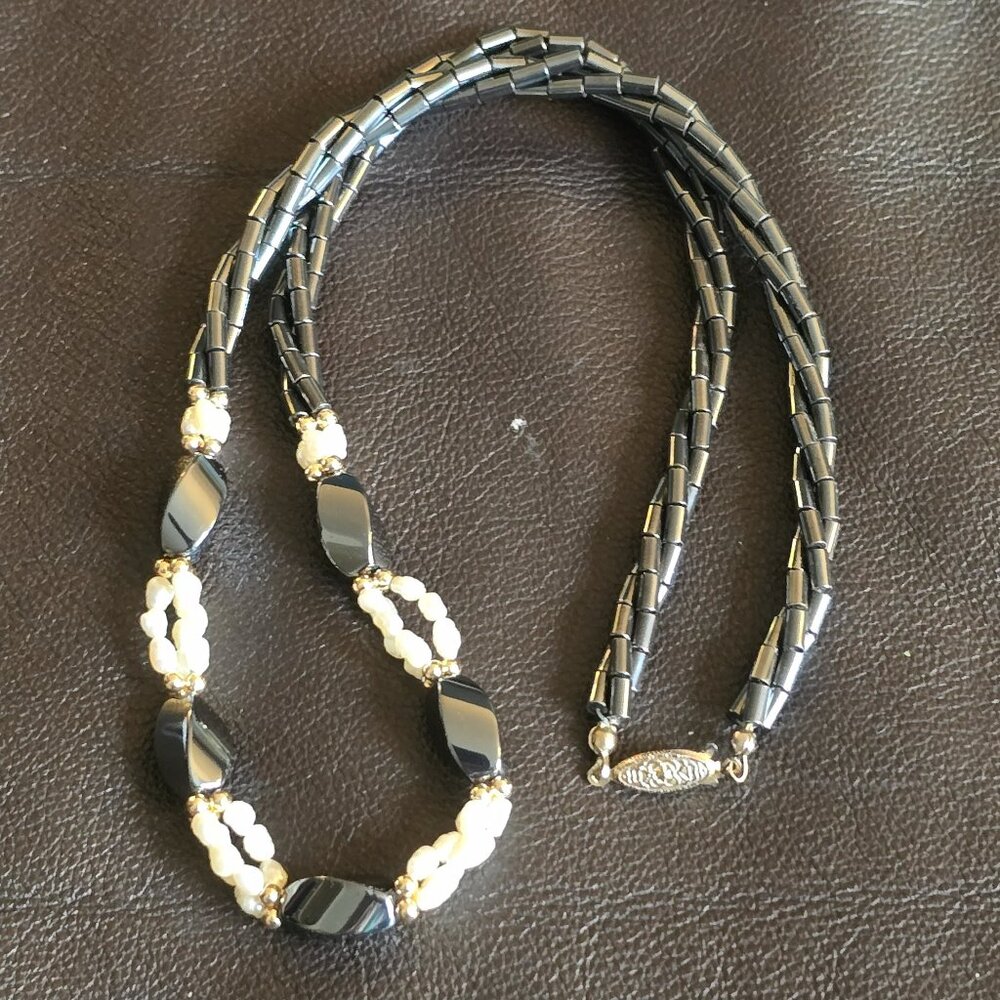 Vintage 30s French three-strand twisted necklace (hematite, freshwater pearls)